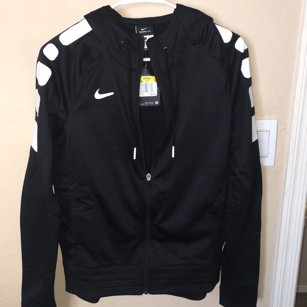 Small nike women's therma-fit jacket
